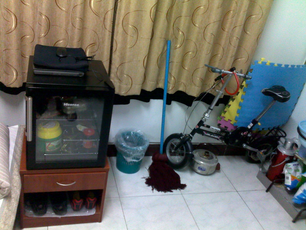 另一辆车，昨天骑着去银行汇款，腰还是有些疼！