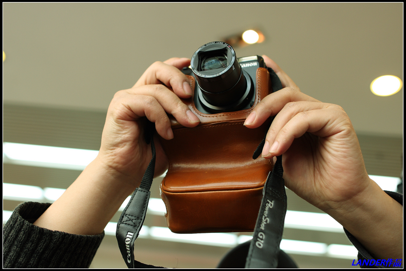 知道这是谁的手吗？