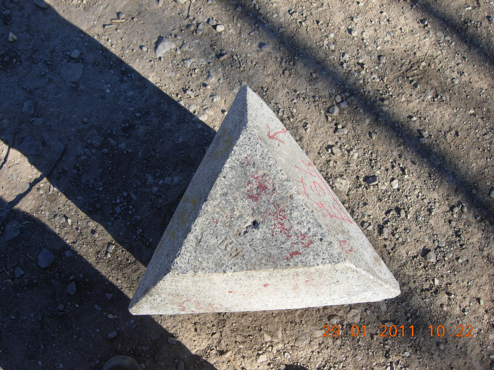 新望京楼下边的三界碑