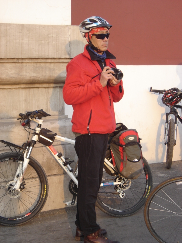 高大帅气的侯哥