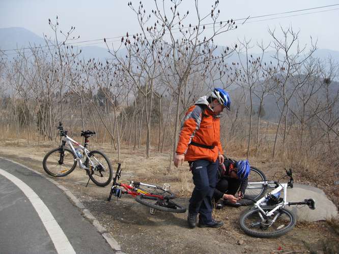 舞剑单车脚踏出现问题，维修中