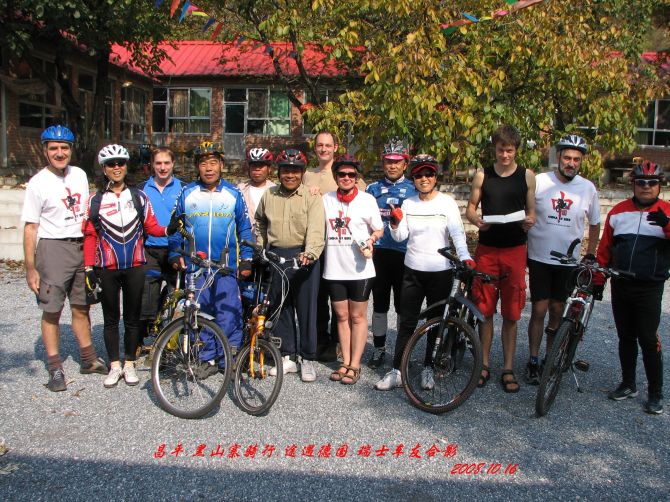 去九渡河时偶遇老外车友