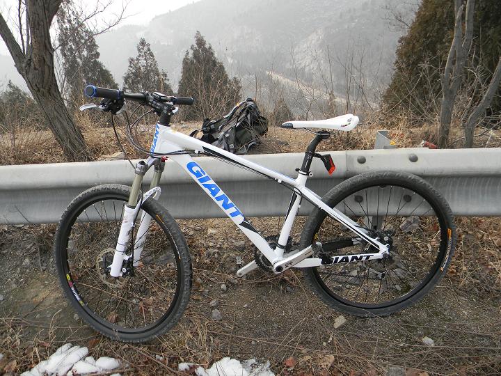 8公里处，先爬上来了，拍车车