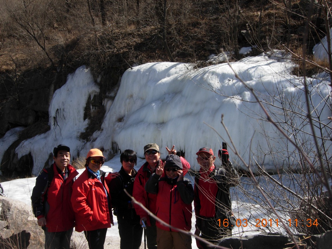 左起王哥，梁姐，朱姐，马姐，李姐