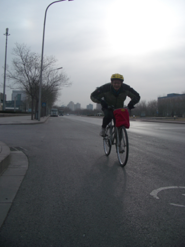 大湿来啦！前面的车让一让！