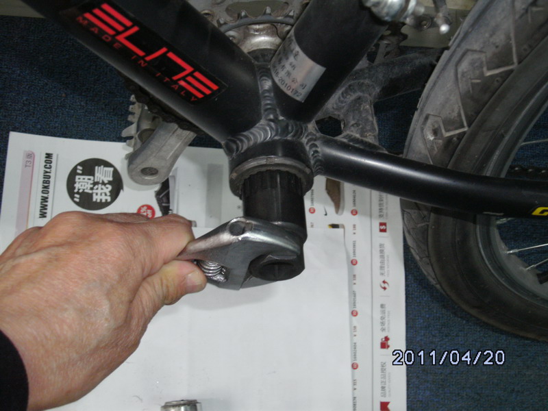 卸轴承用中轴卸载器