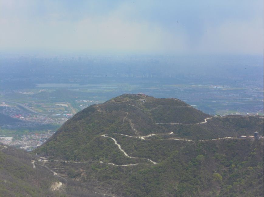 判若两个世界的城市