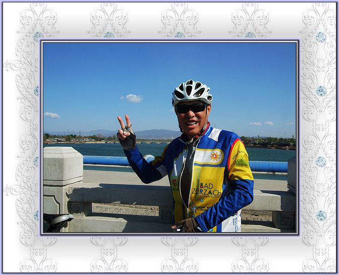 汪哥的标准V字手势