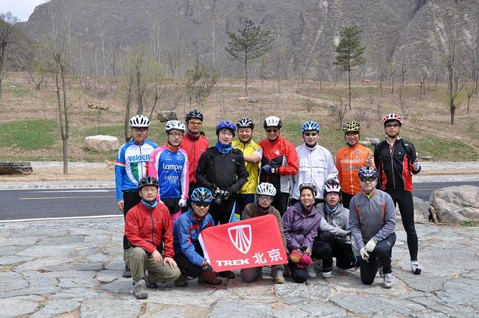 干沟合影 上排左起 小柯 寞墨的 迷糊 truekaede 大震 丘先生 LPC KK 千寻 下排左起贺贺 灵魂捕手 SC 利达  ...