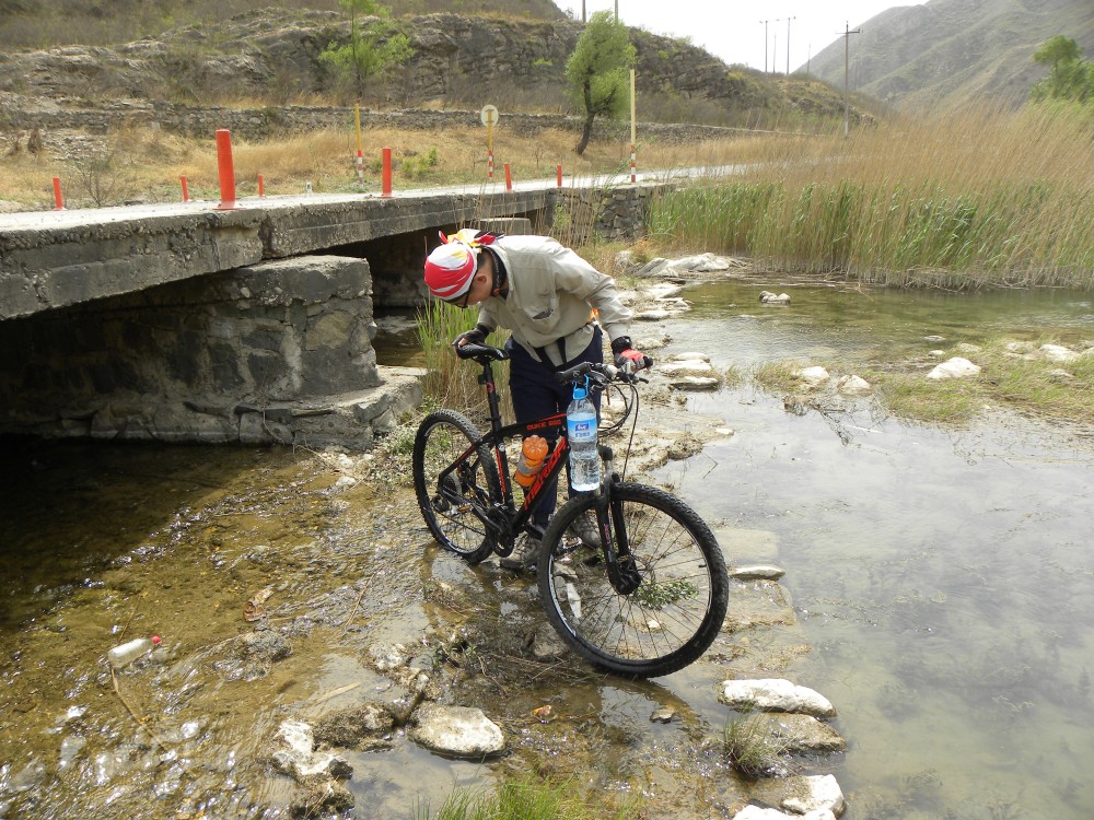 也可能是车想洗澡了