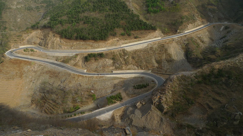 六石路上山