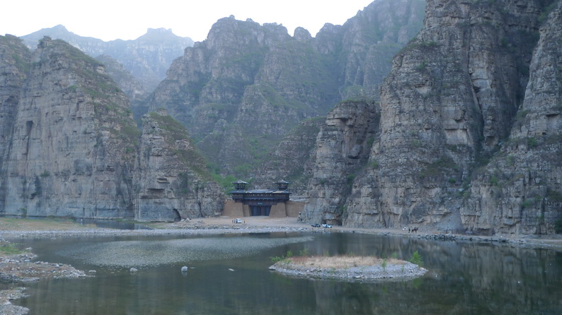 有点像拍三国的外景地