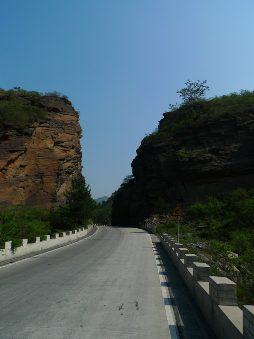 进景区后第一个垭口