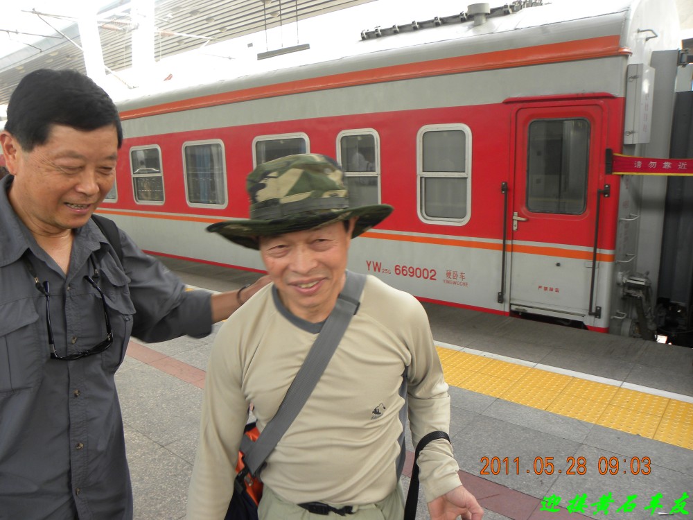 老农向我介绍车友老胡