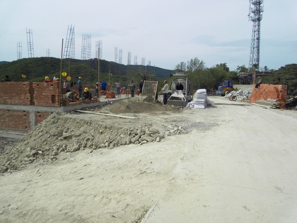 快活林出口 对面下水库的小路盖上房子了