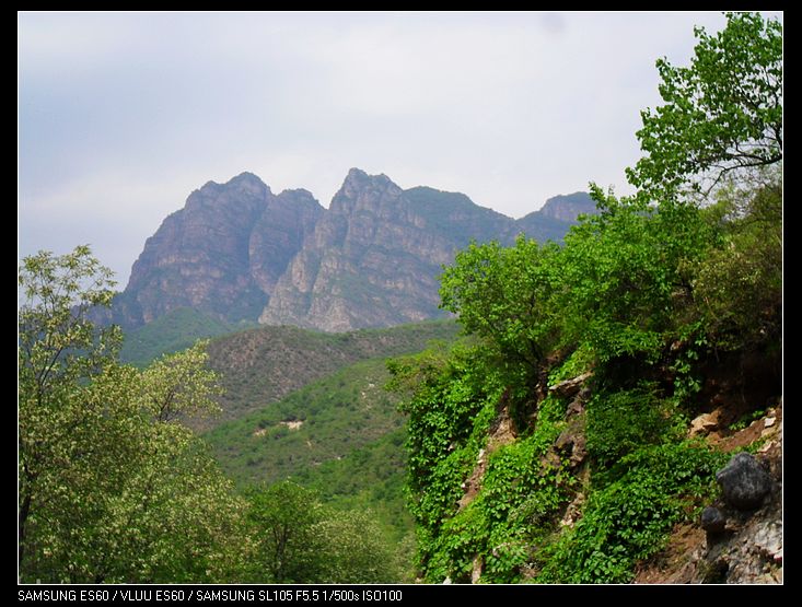 路人说那里是最高峰，但我想那里未必是黄草梁