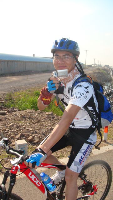 这笑容值得玩味。