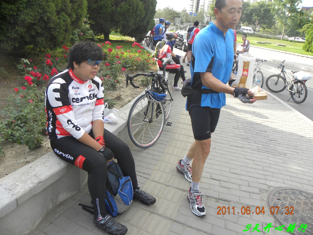 小V和一个骑碳车的车友