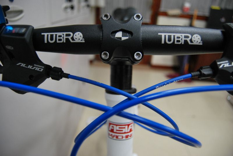 这个牌子叫什么，不知道，耐用就行啦，还漂亮~哈哈，蓝色的线管我太佩服老胡了，搭配这么协调！ ...