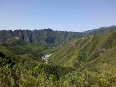 在上上苇甸路上拍的隐约可以看到东方红那条路