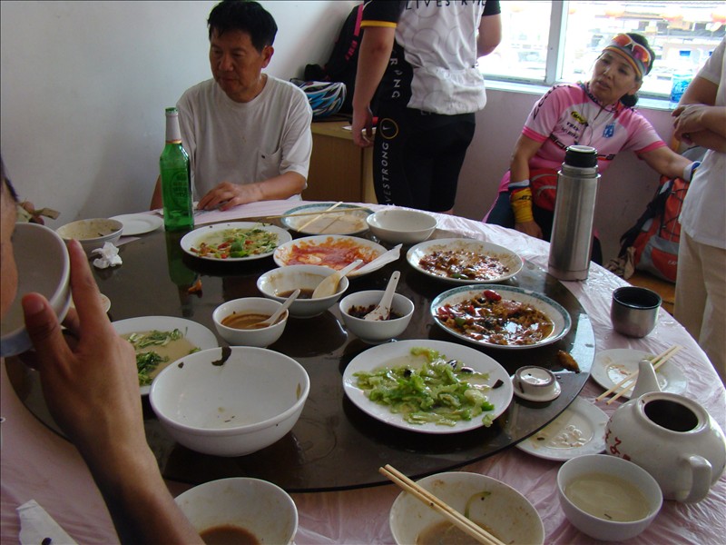 午餐吃的多干净