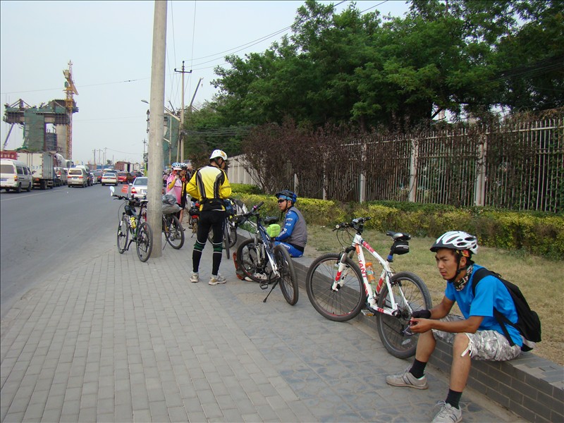 杜家坎收费站休息