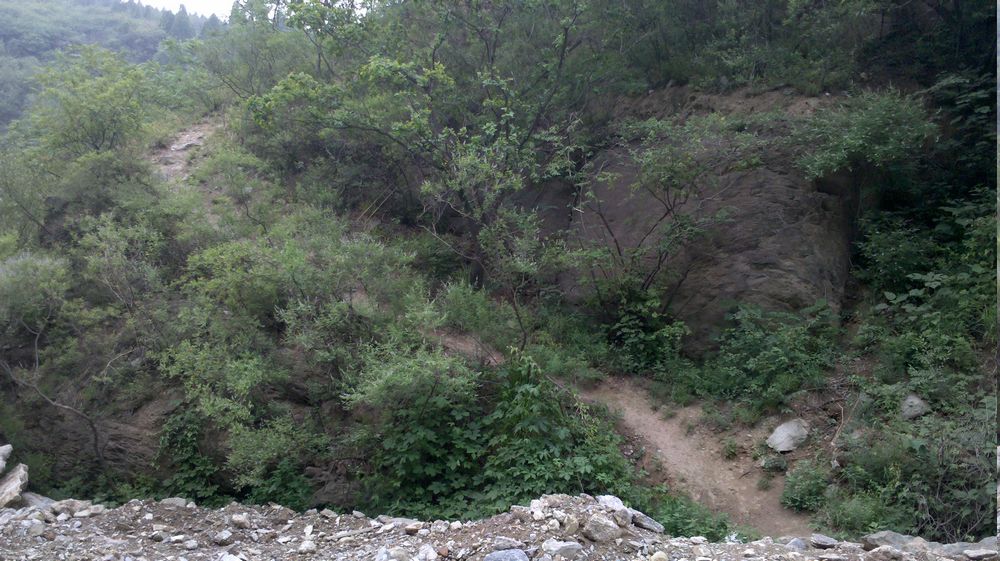 山脊不左转一直骑的出口 有些路段太陡 推下来的