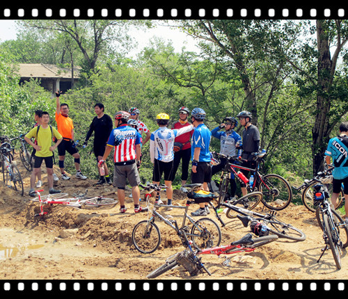 坡顶十字道休息~补水~收齐队伍