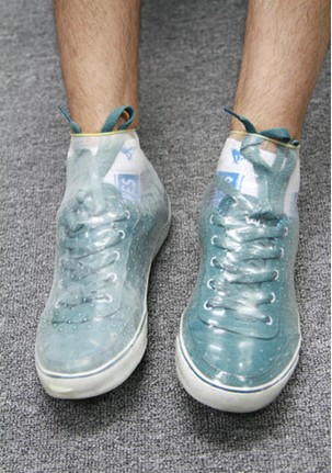 幸亏包里还有两只杜蕾斯