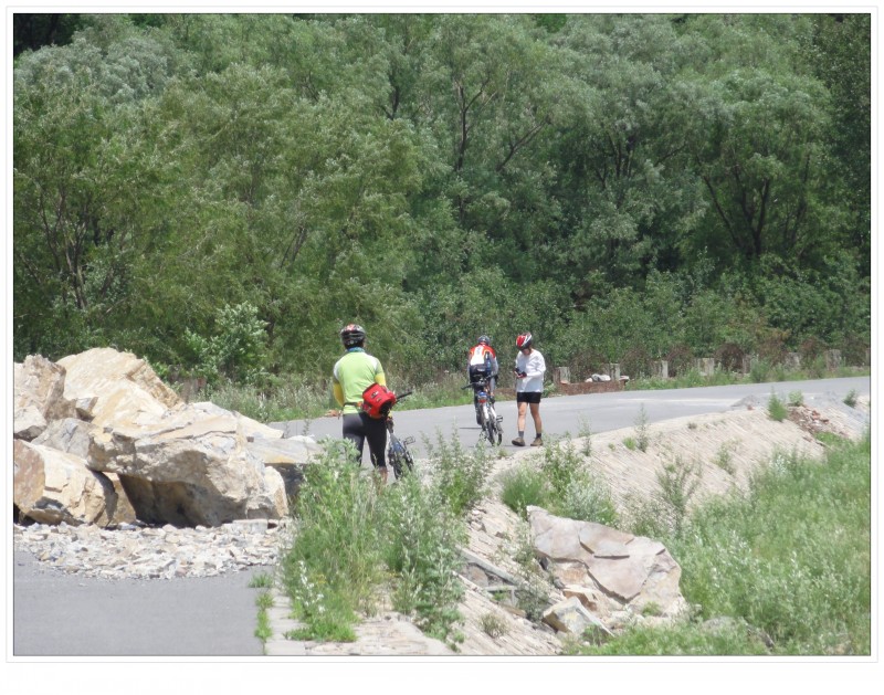 白羊沟途中哦塌方