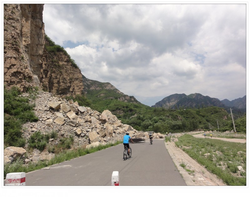 白羊沟途中塌方