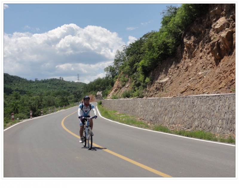 没记清名的车友骑行途中