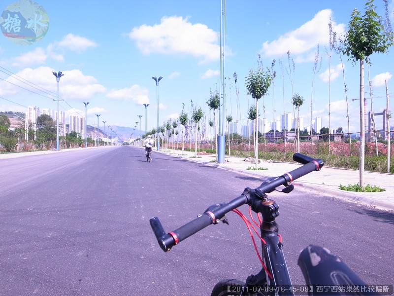 【2011-07-09-16-45-09】西宁西站果然比较偏僻.jpg