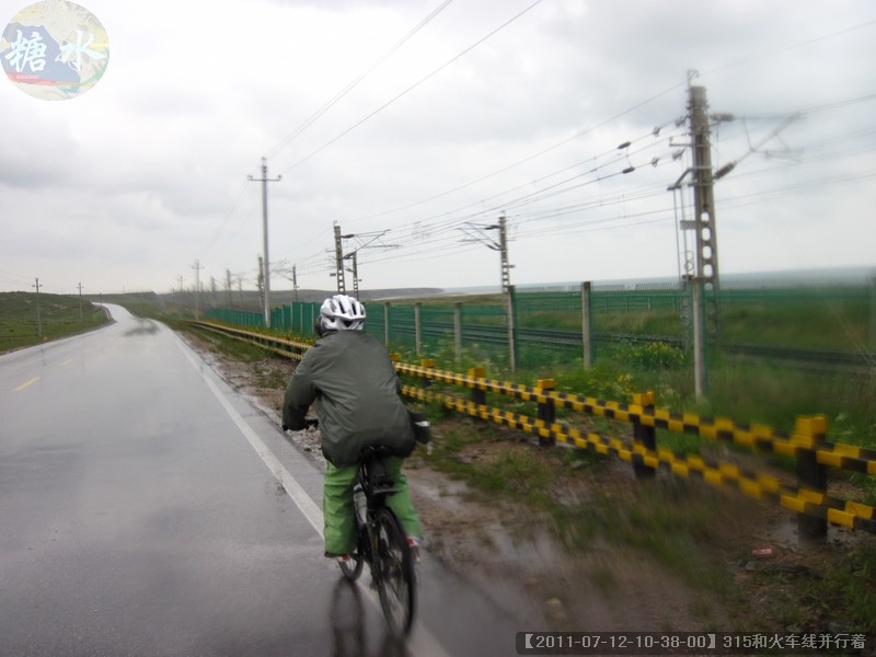 【2011-07-12-10-38-00】315和火车线并行着.jpg