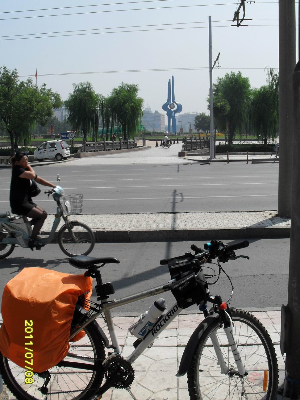 旋转 济南广场 (1).JPG