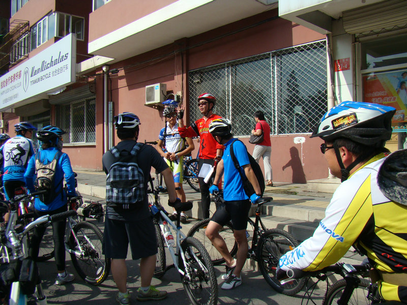 二队领队朝阳小马在讲话