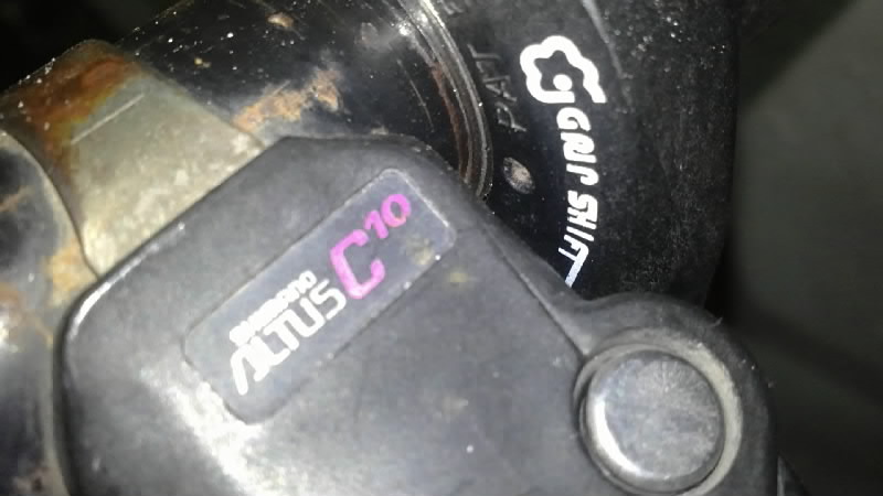 手把！要不是我近几个月放她在外面暴晒和霖雨！再加上我用一把很大的锁放在横把上！把全新的她搞掉皮了！现 ...