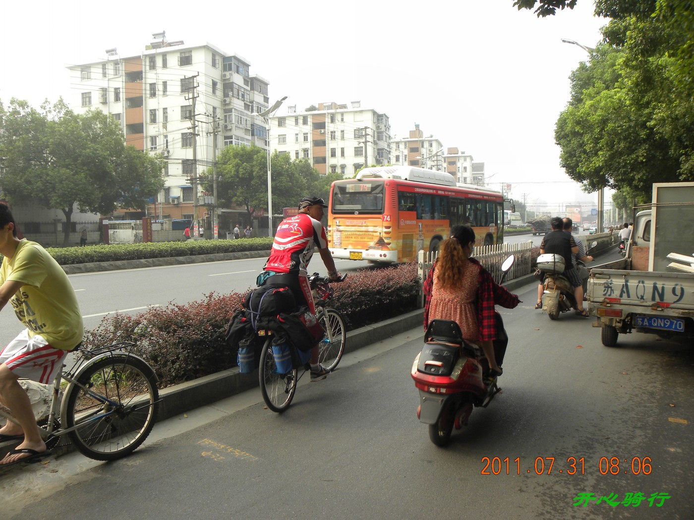 这是邢台风追鱼。看出来了吗？他是驼着两个驼包。