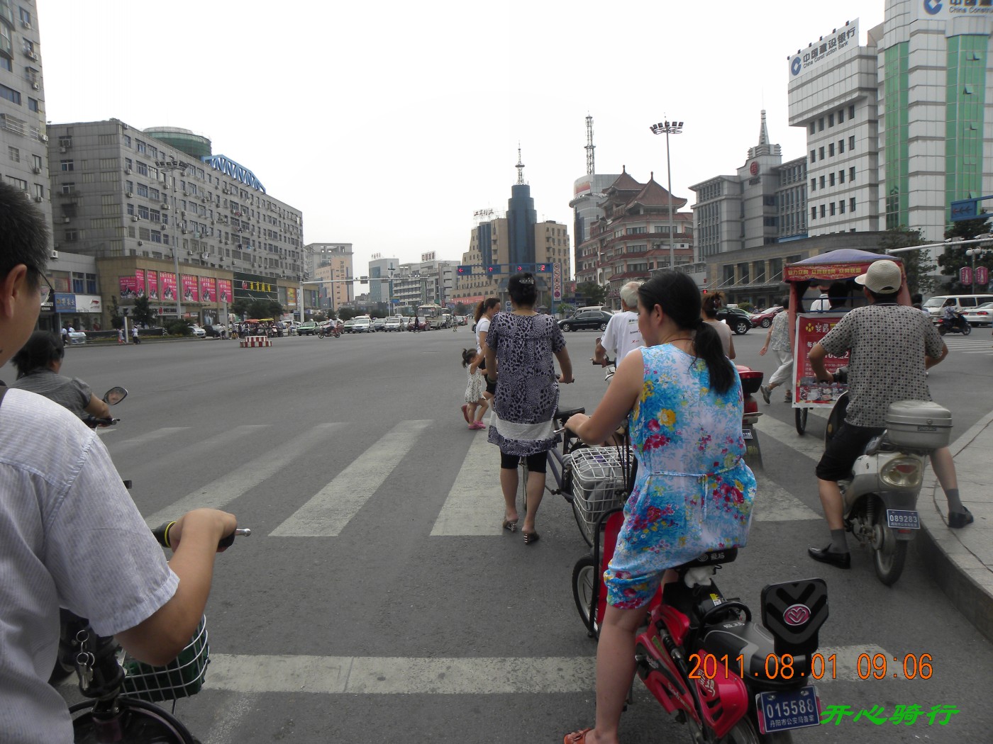 丹阳市里还是比较繁华的