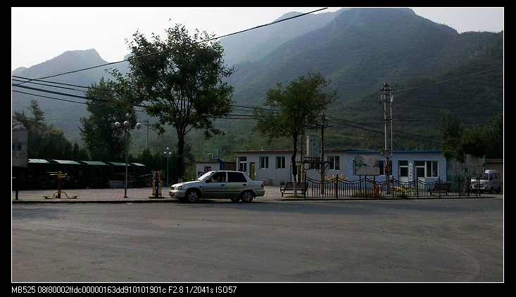 【遥望远处的WC别野，心想，我们真是猿粪啊，上次来此就很有感觉，这次依然激情不减，于是乎快步入内，又撇 ...