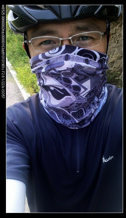 【慢慢感觉好些了，自拍一张看看自己，还行，状态可以继续，那就继续上路吧】 ... ... ... ...