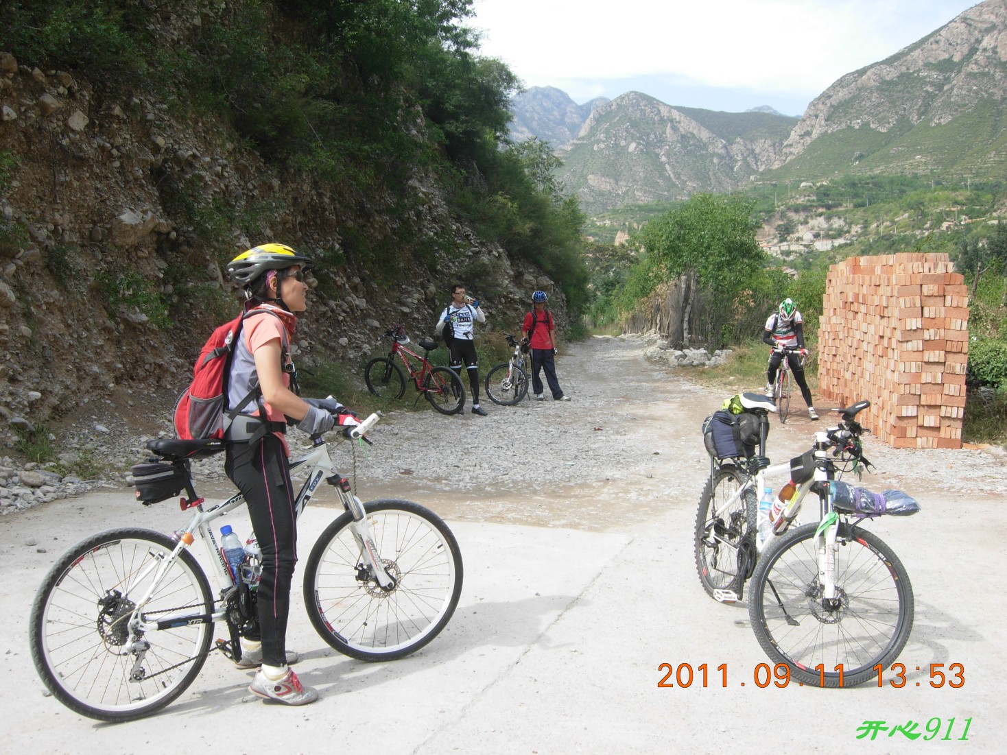 右边的是一个单飞的车友