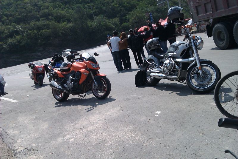 山下碰到玩机车的