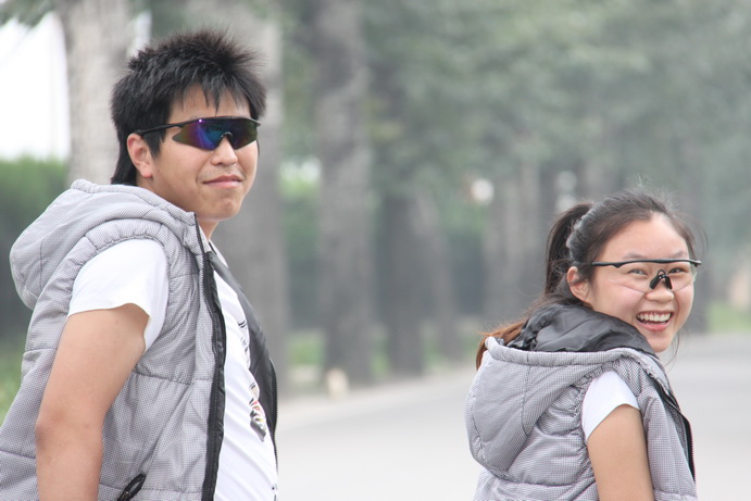 队伍中的情侣档 ，