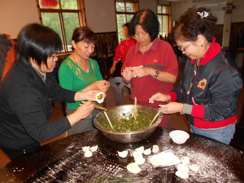 包饺子.JPG
