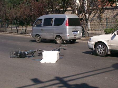 被撞的电动车的残骸！！