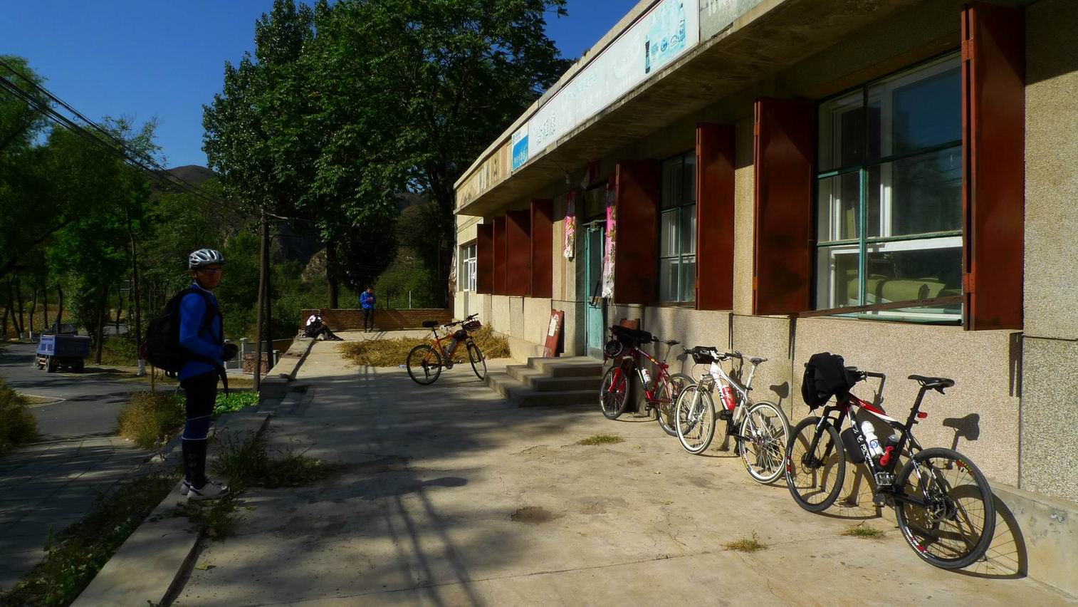 大村交叉路口小超市休息补给