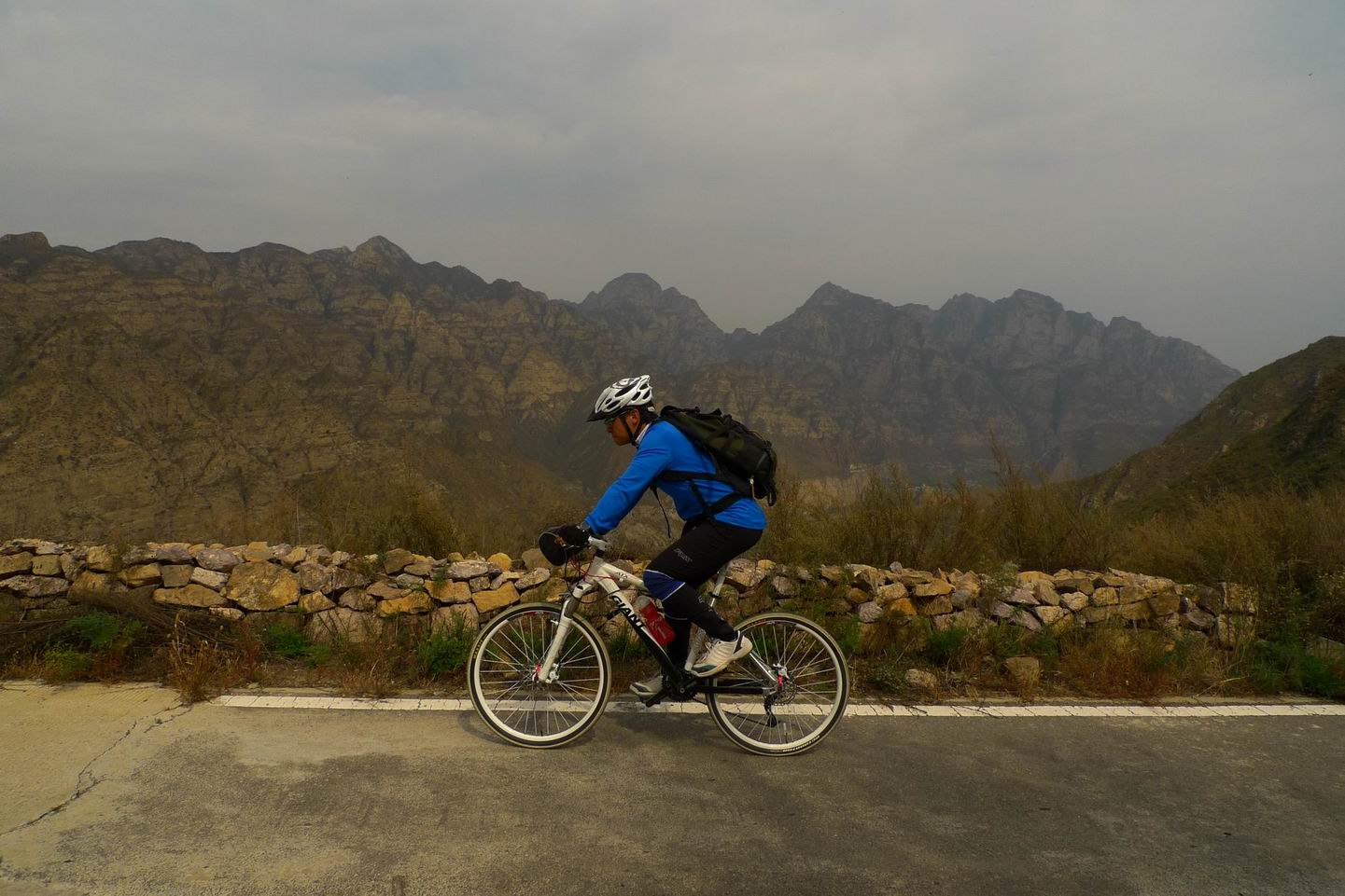 我们骑行在山巅。。。