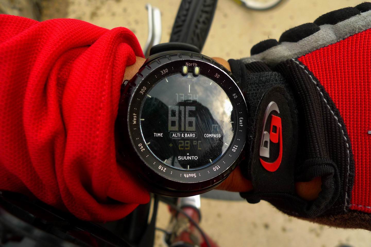 海拔不高。。但上山难度不小