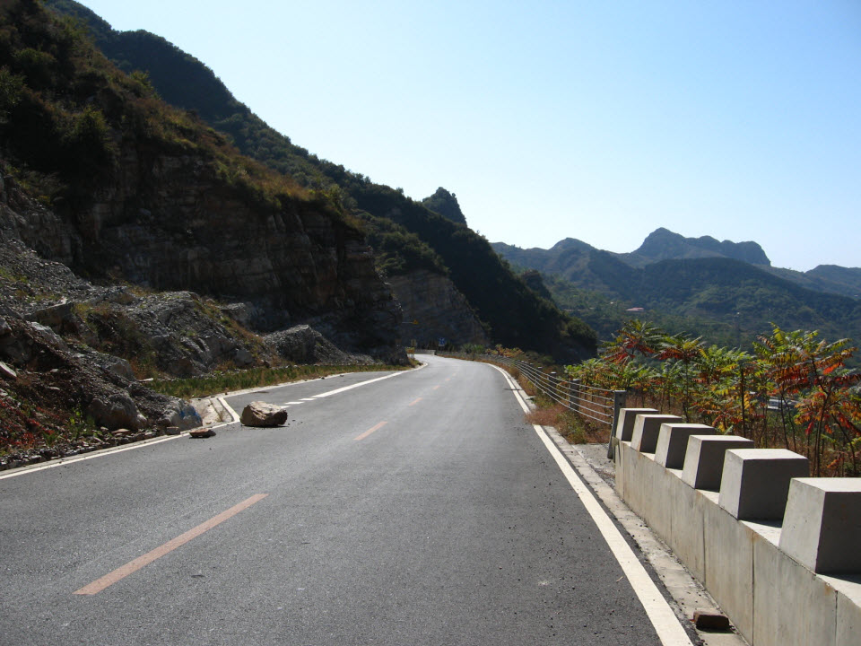山路险阻